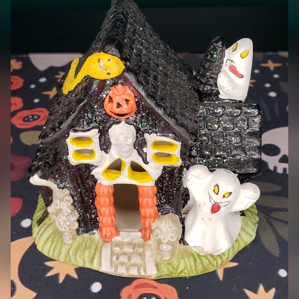 Mini haunted house ceramic Halloween decoration 90s